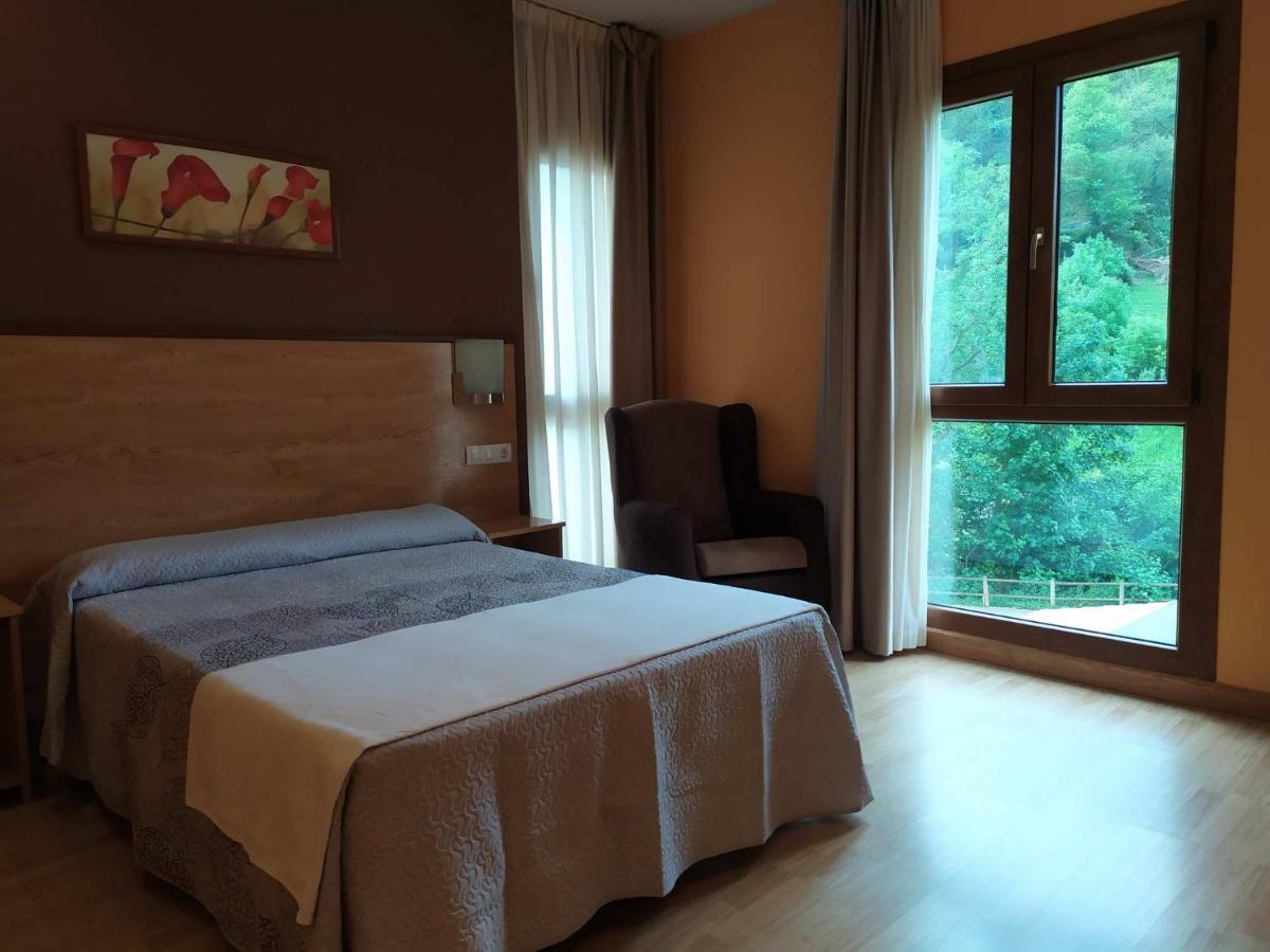 Hotel Santa Cristina Пола де Лена Екстериор снимка