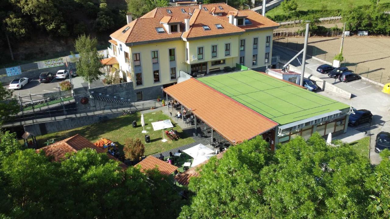 Hotel Santa Cristina Пола де Лена Екстериор снимка
