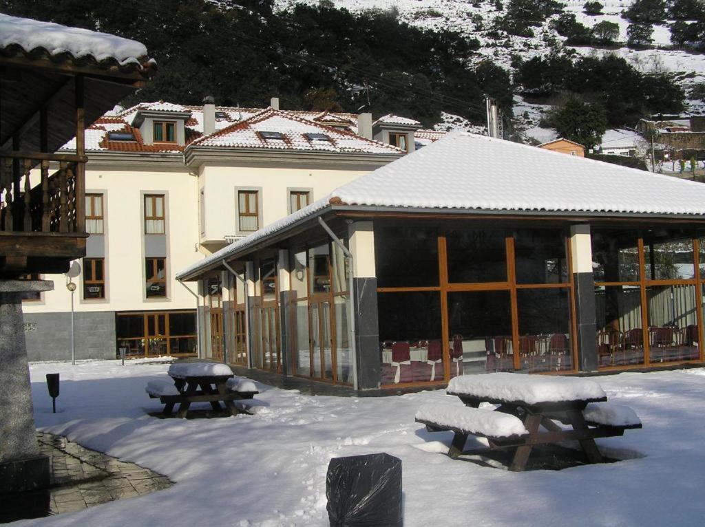 Hotel Santa Cristina Пола де Лена Екстериор снимка