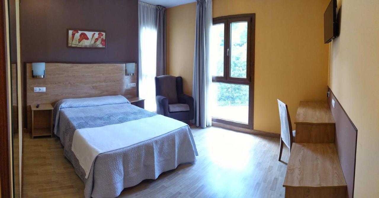 Hotel Santa Cristina Пола де Лена Екстериор снимка