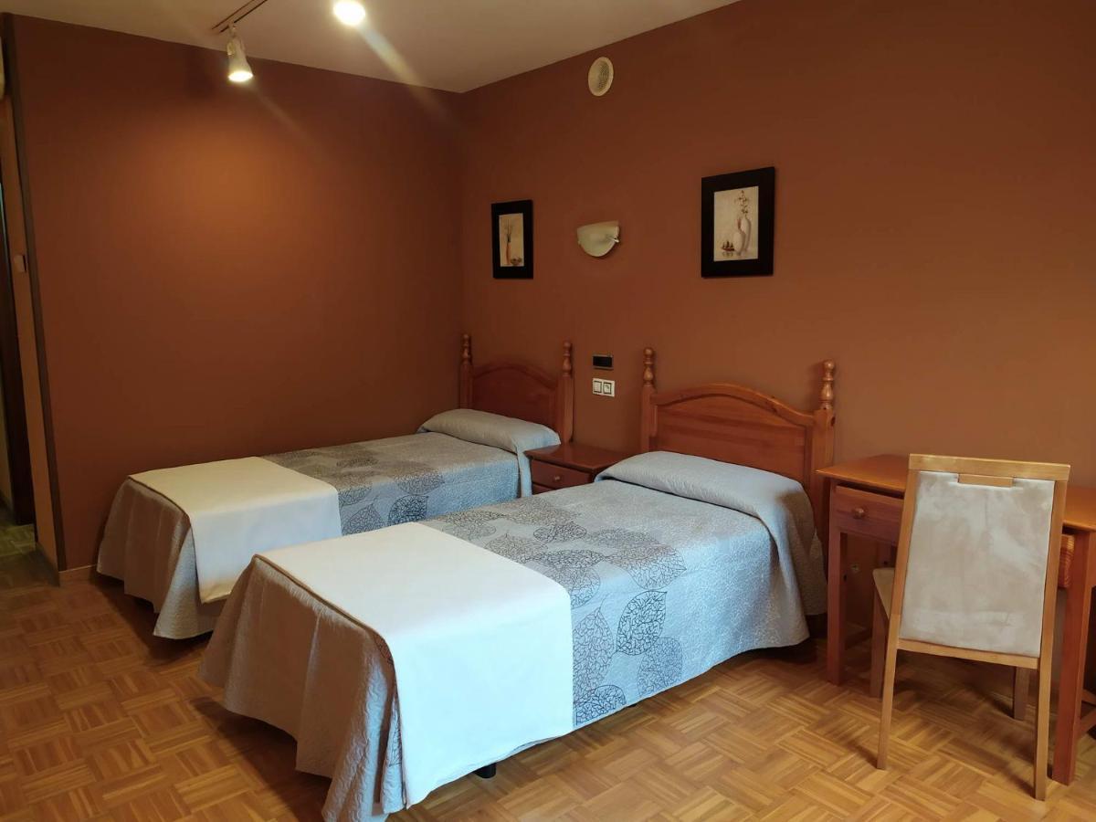 Hotel Santa Cristina Пола де Лена Екстериор снимка