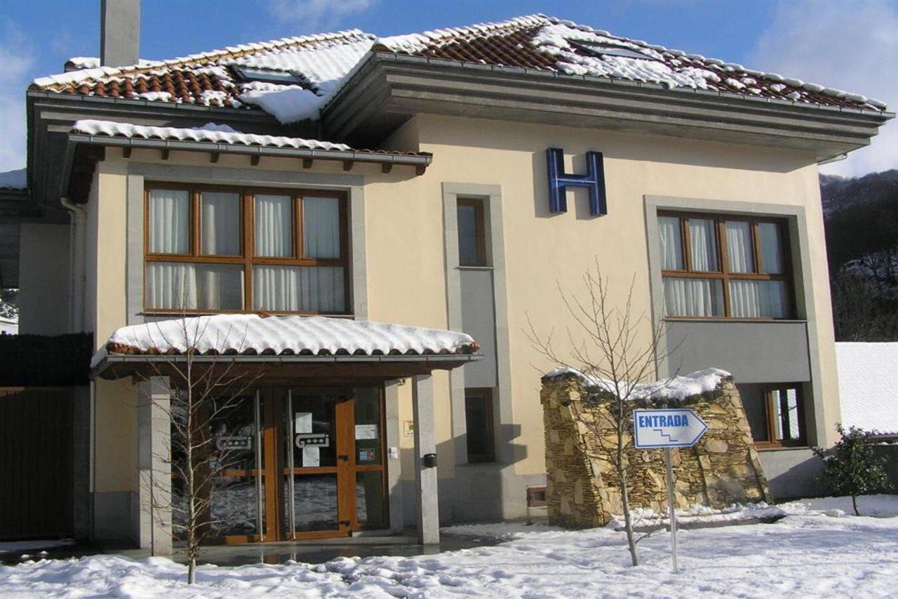 Hotel Santa Cristina Пола де Лена Екстериор снимка