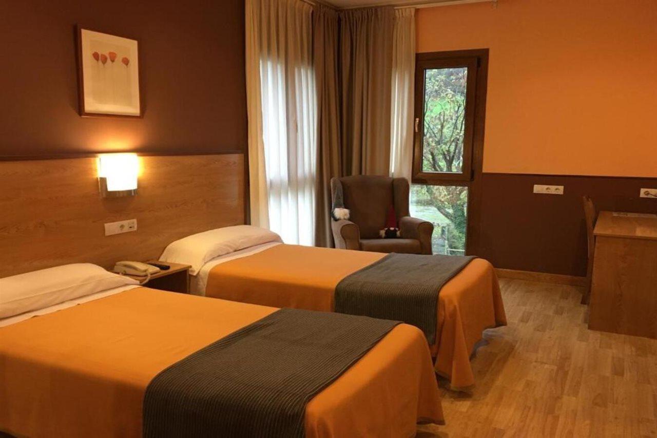 Hotel Santa Cristina Пола де Лена Екстериор снимка