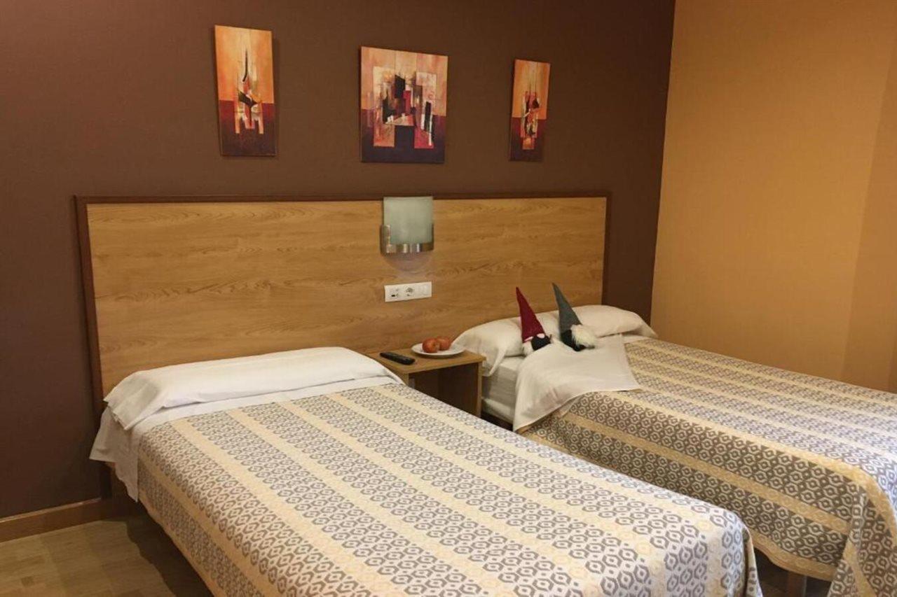 Hotel Santa Cristina Пола де Лена Екстериор снимка