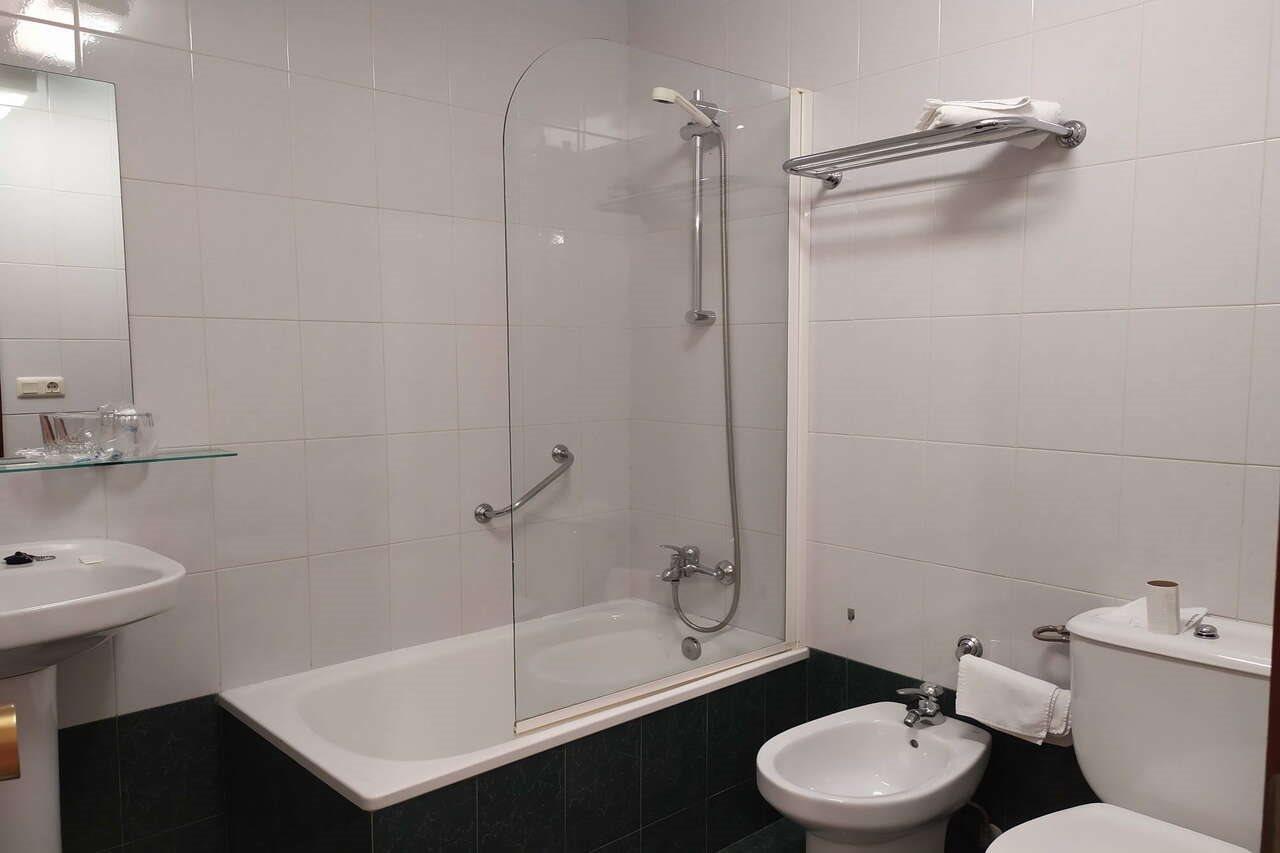 Hotel Santa Cristina Пола де Лена Екстериор снимка
