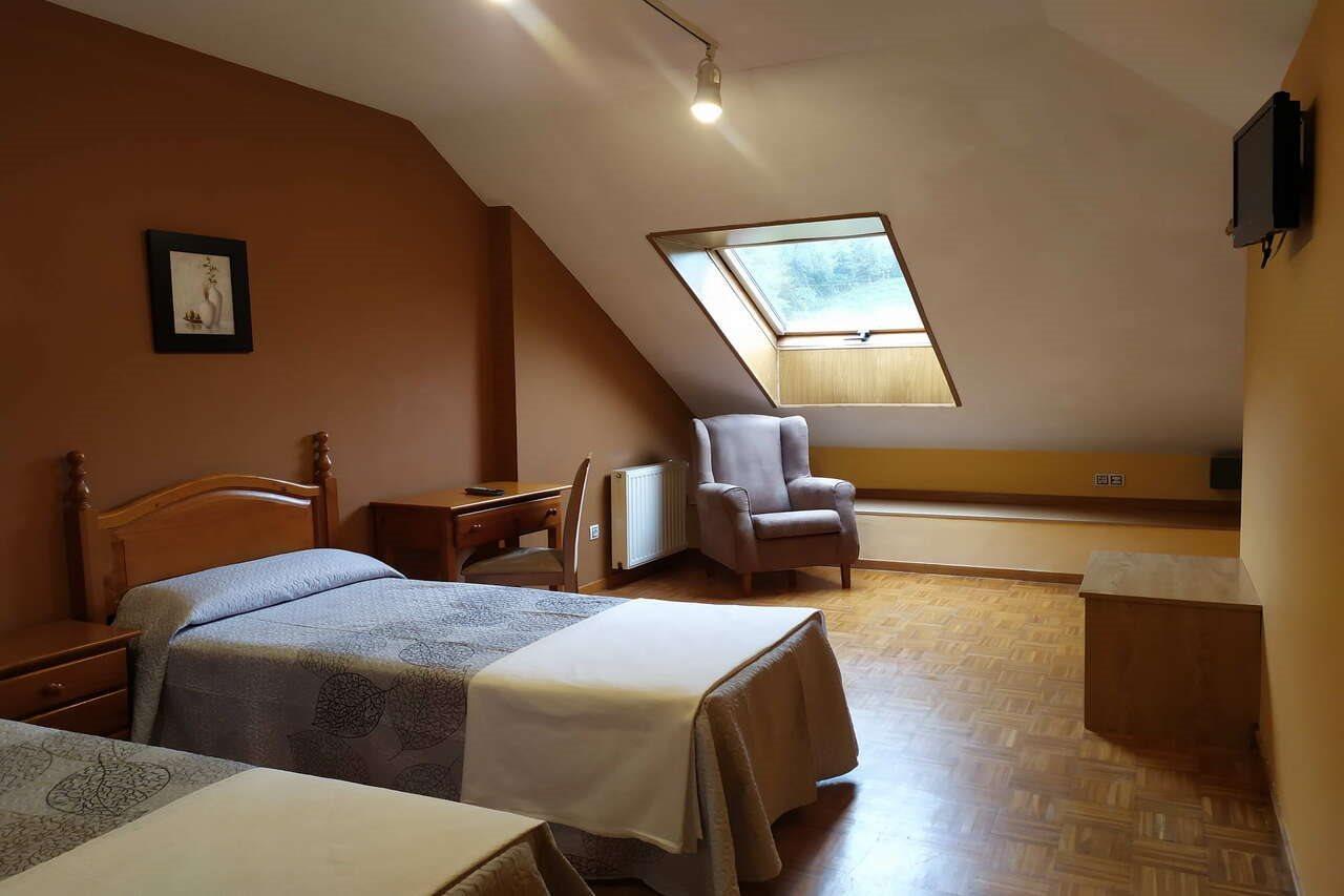 Hotel Santa Cristina Пола де Лена Екстериор снимка