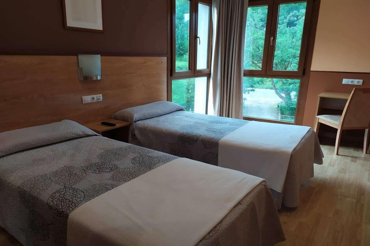 Hotel Santa Cristina Пола де Лена Екстериор снимка