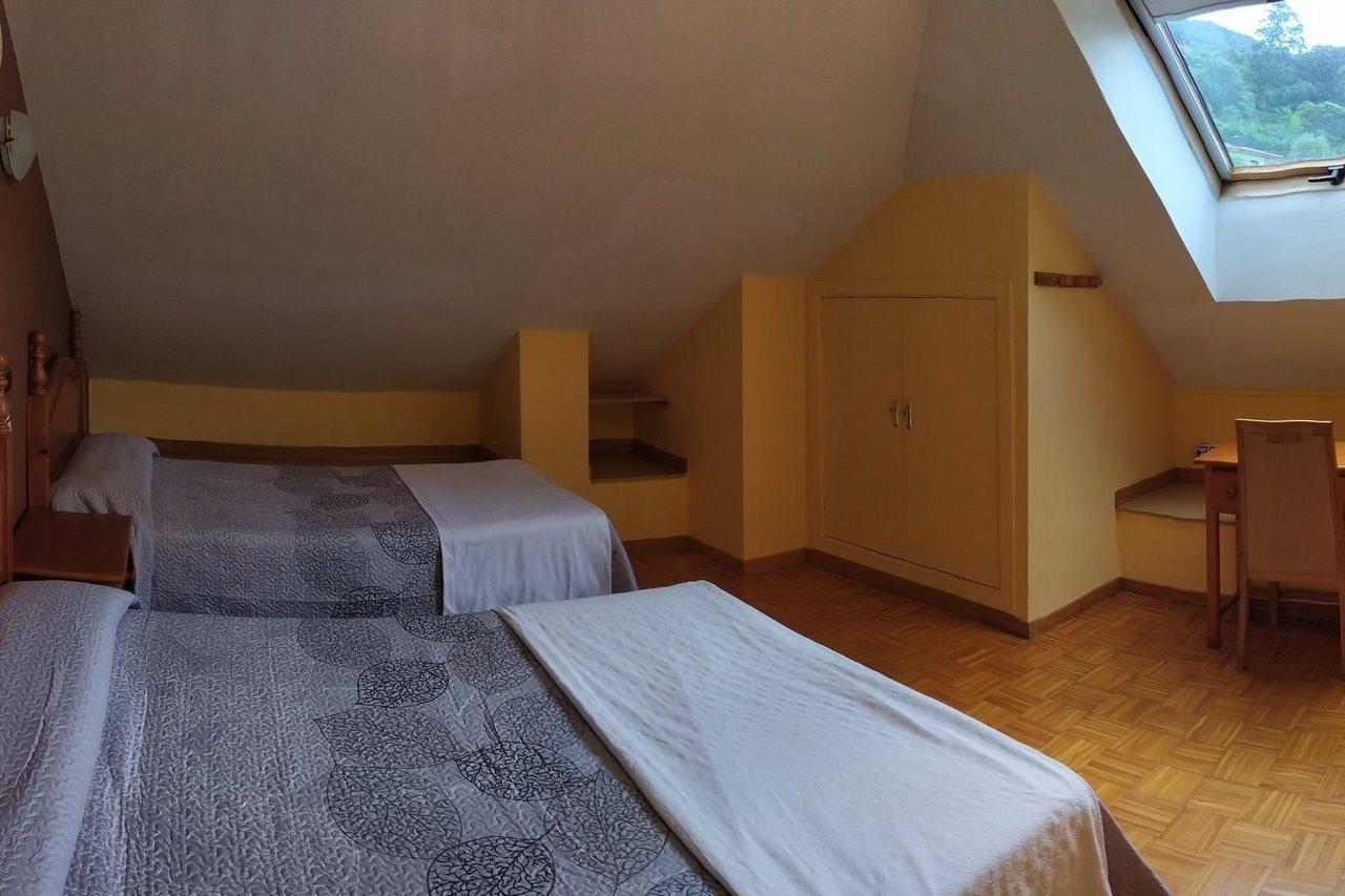 Hotel Santa Cristina Пола де Лена Екстериор снимка